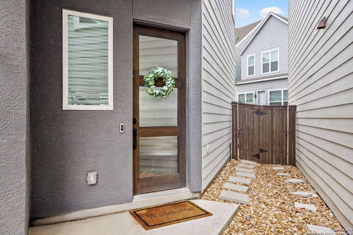 Property Photo: 5843 Whitby Road, Unit 33 TX 78240