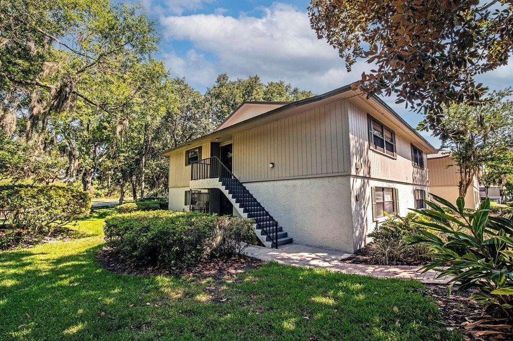 Property Photo: 10 Alcira Court FL 32086