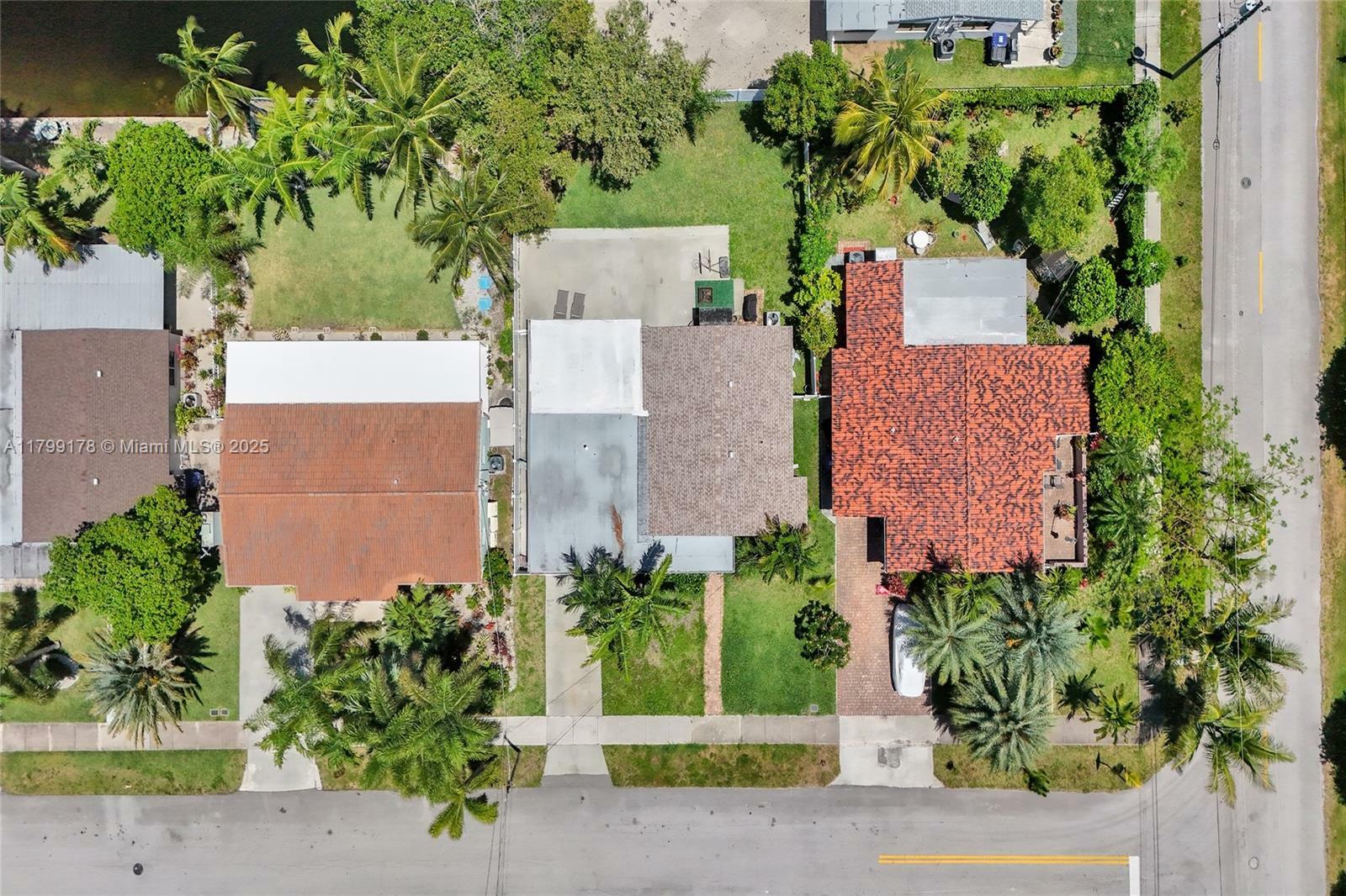 Property Photo:  1155 Hayes St  FL 33019 