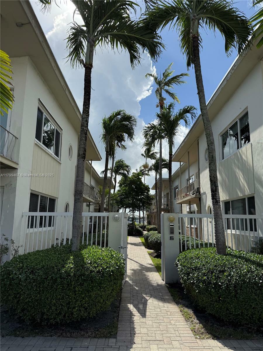 1110 Venetian Way 1E  Miami FL 33139 photo
