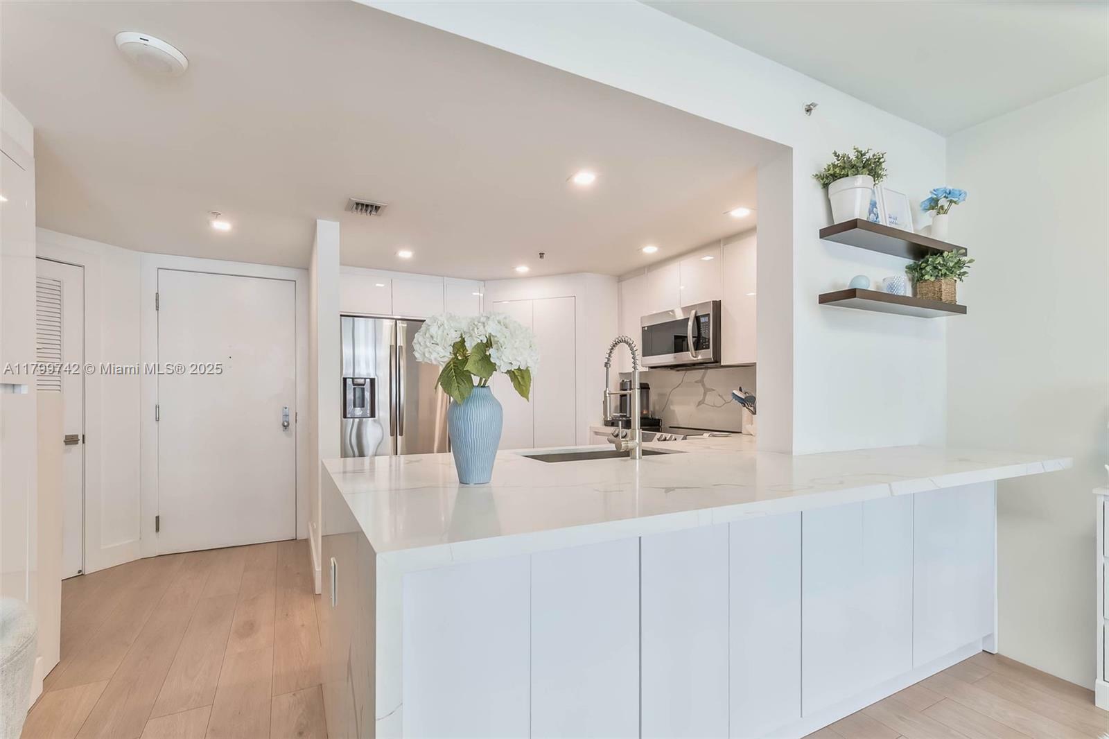 Property Photo: 701 Brickell Key Blvd 808 FL 33131