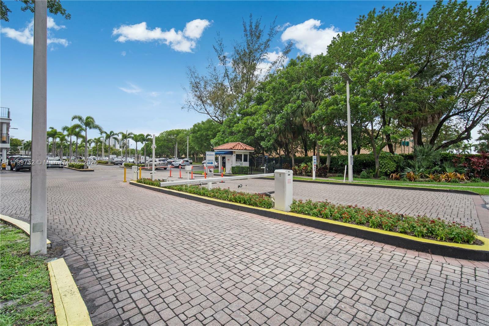 Property Photo: 2750 NE 183rd St 504 FL 33160