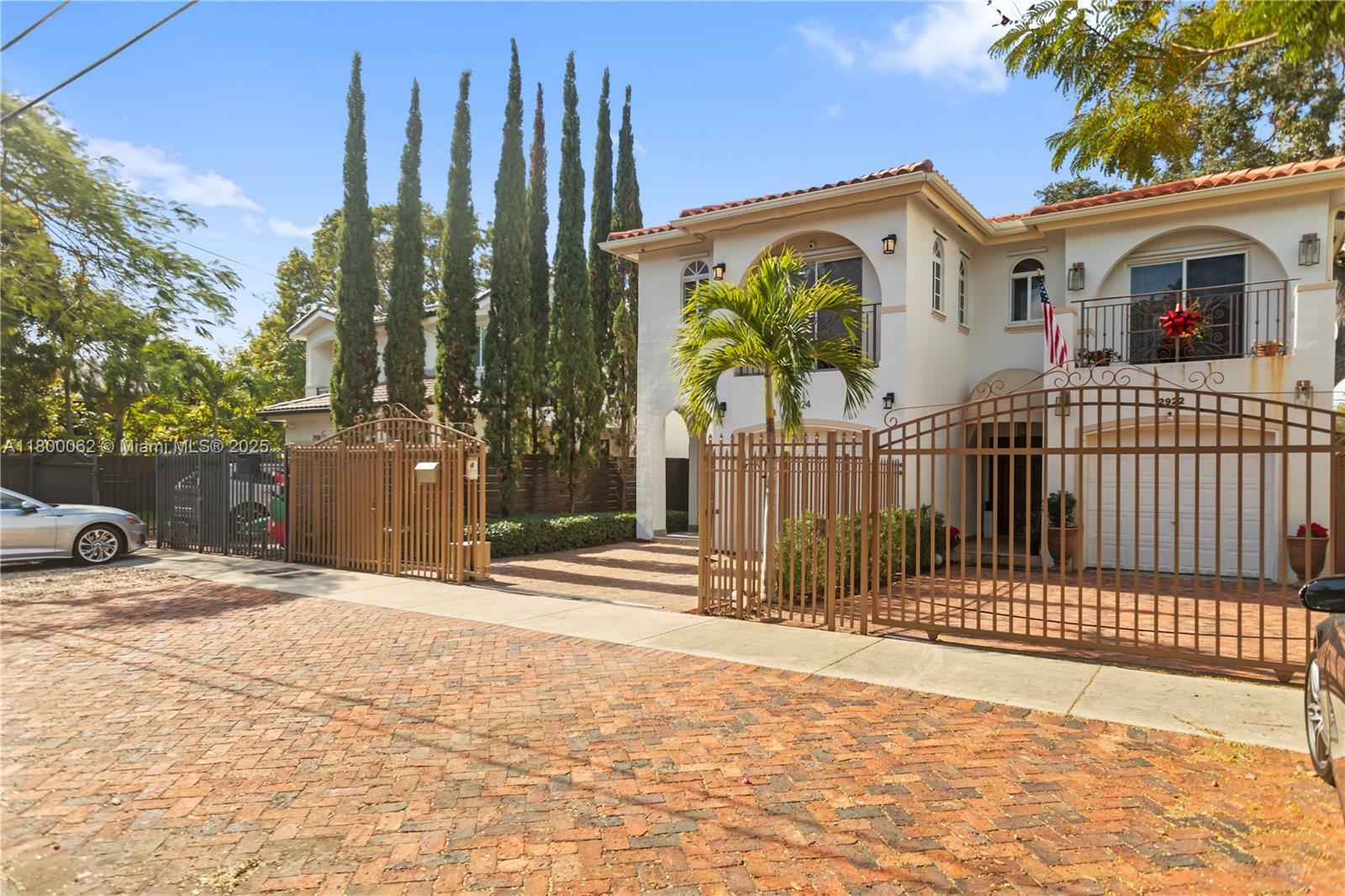 Property Photo: 2924 Bridgeport Ave FL 33133
