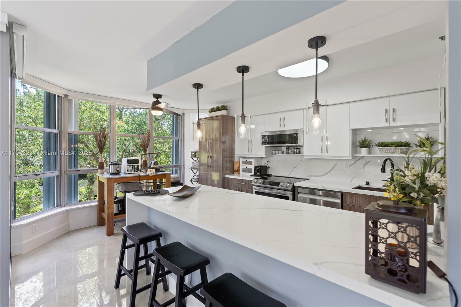 Property Photo: 3600 Mystic Pointe Dr 306 FL 33180