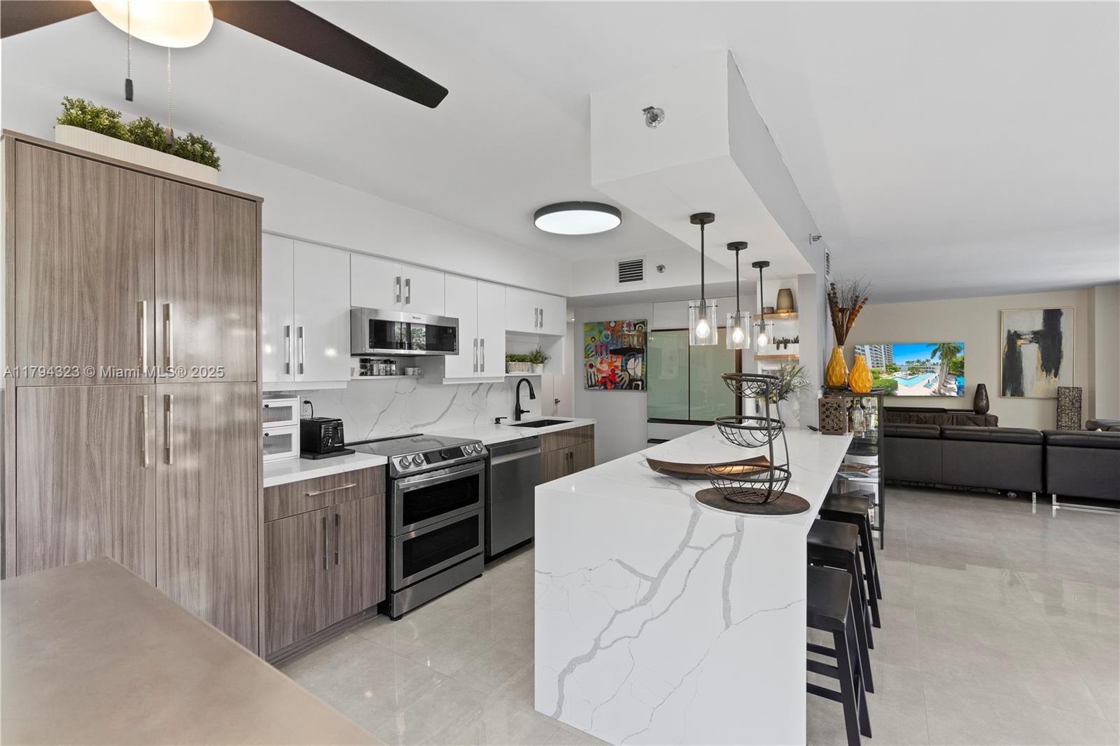 Property Photo:  3600 Mystic Pointe Dr 306  FL 33180 