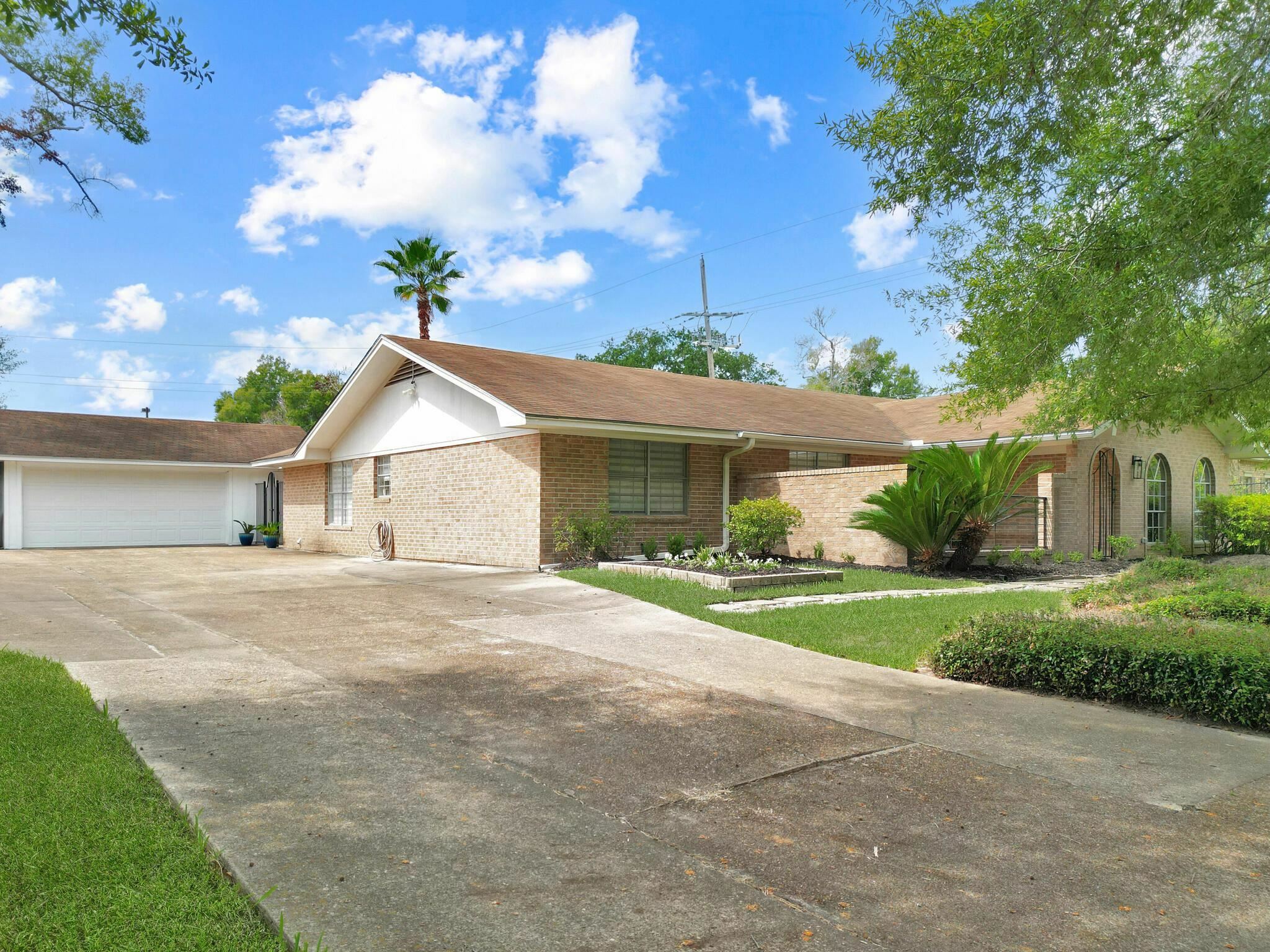 Property Photo:  1165 Ivy Ln.  TX 77706 