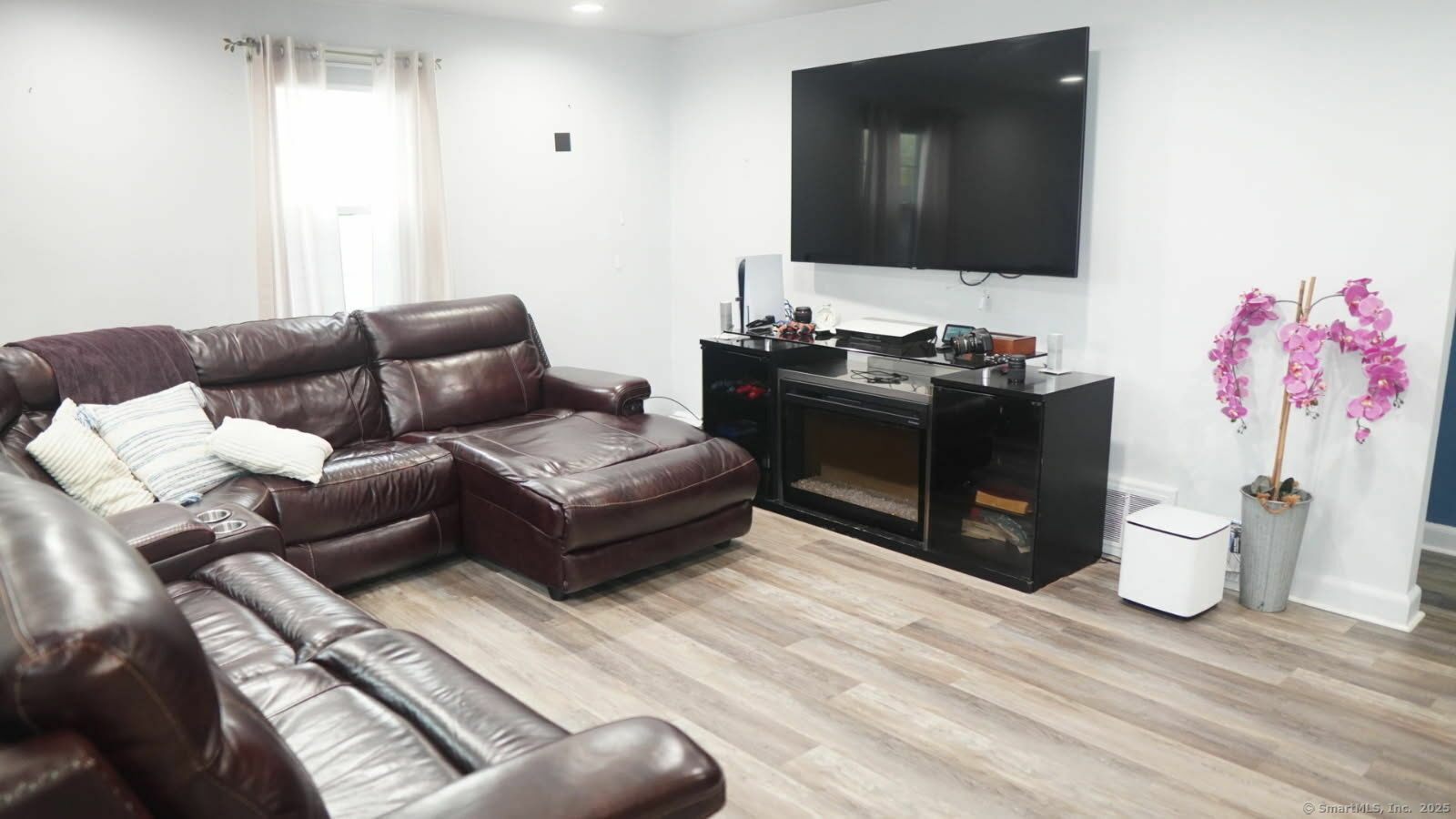 Property Photo: 35 Ashley Street CT 06610