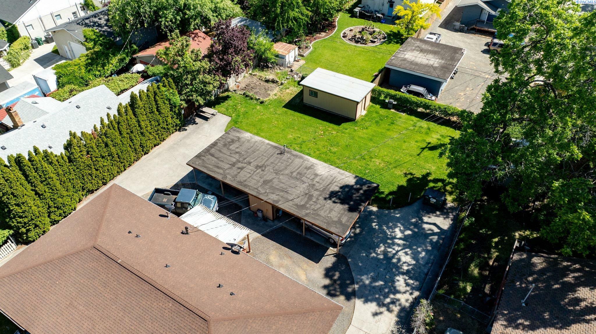 Property Photo: 709 W Albany WA