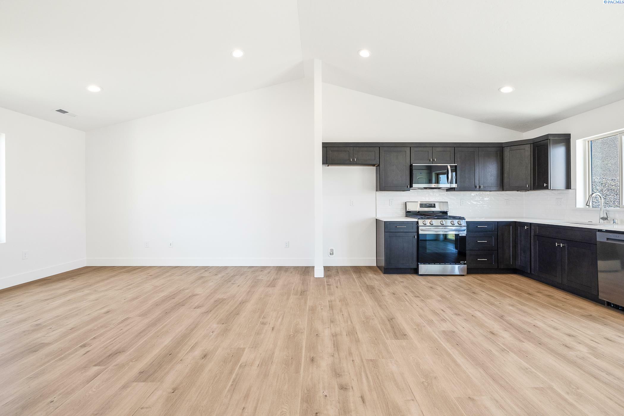 Property Photo: 2925 S Osborne St WA 99338