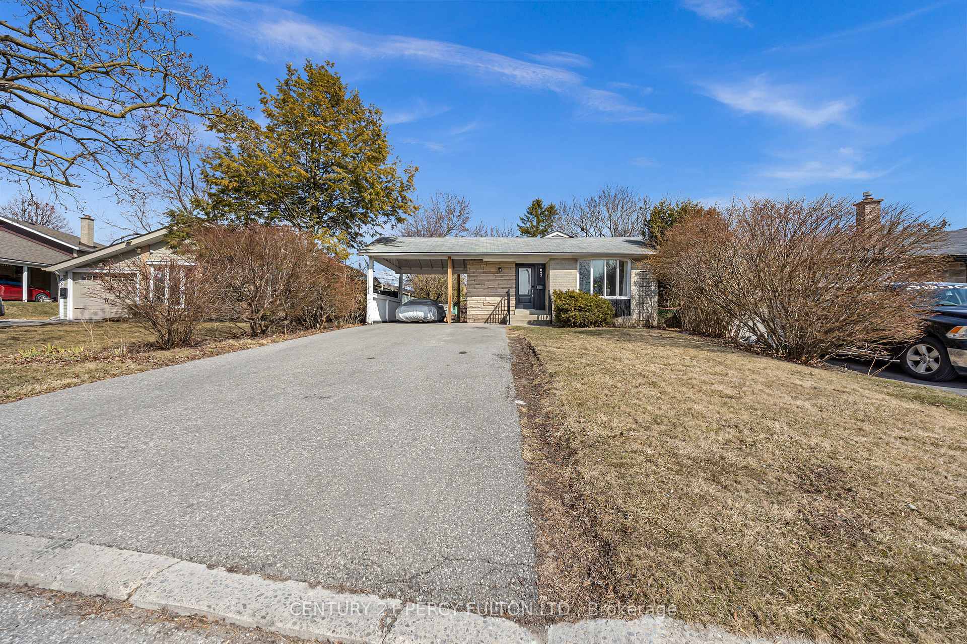 Photo de la propriété: 893 Douglas Avenue ON L1W 1N7