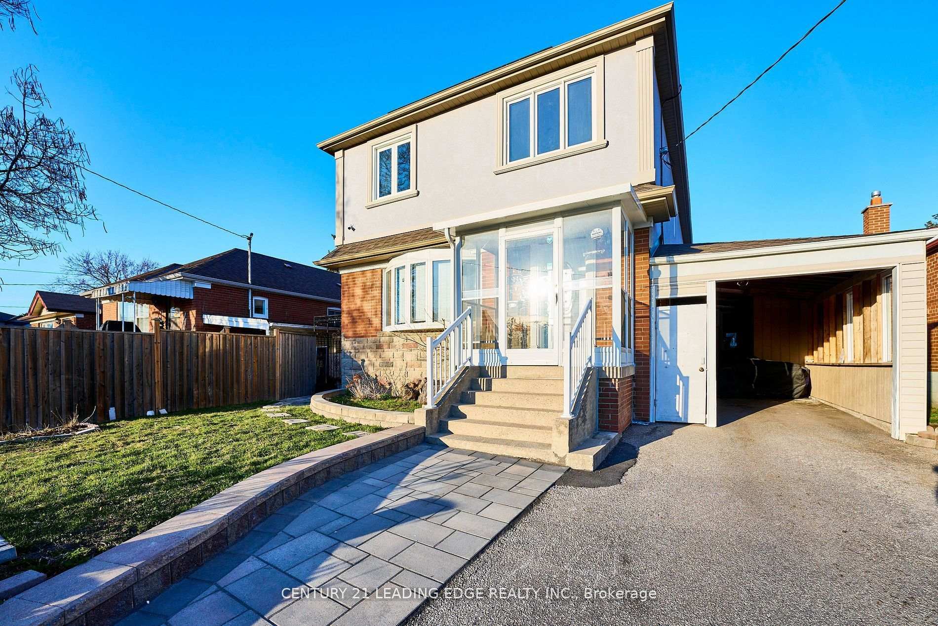 Photo de la propriété: 14 Flora Drive ON M1P 1A3