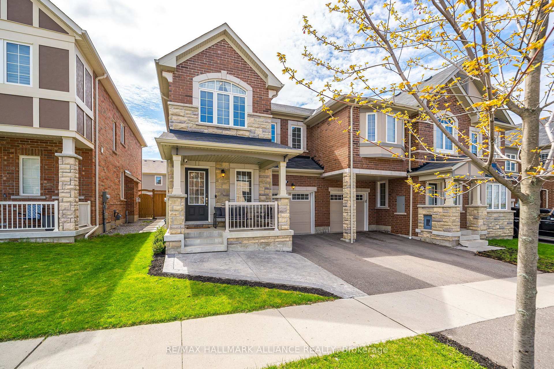 Photo de la propriété: 45 George Holley Street ON L1P 0G4
