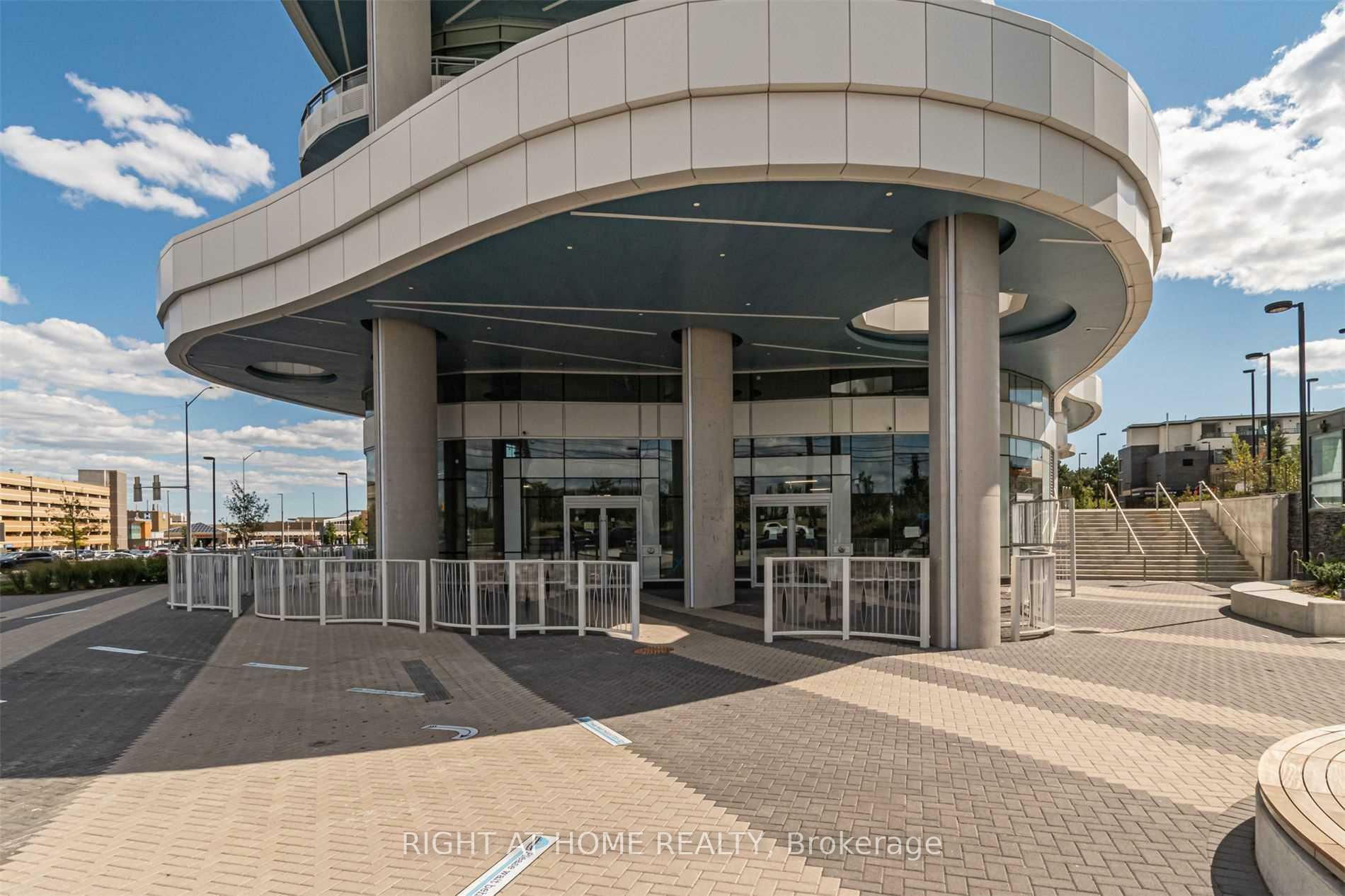 Property Photo: 2520 Eglinton Avenue W 1817 ON L5M 0Y4