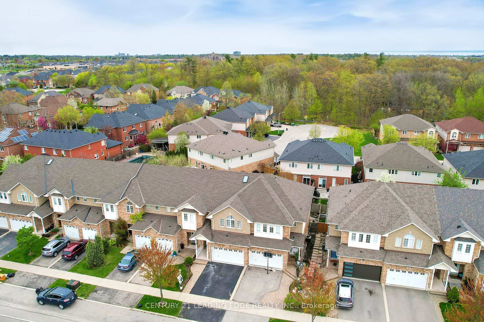 Photo de la propriété: 5322 Dryden Avenue ON L7L 6Z9