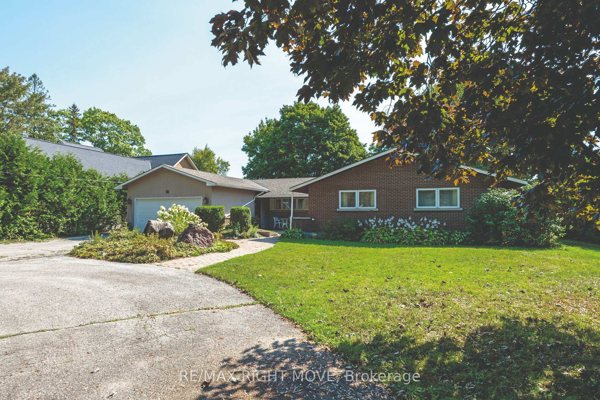 18 Maple Drive  Orillia ON L3V 3W2 photo