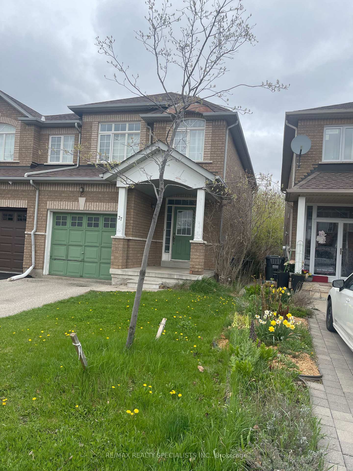 Photo de la propriété: 37 Woodhaven Drive W ON L7A 1Y7