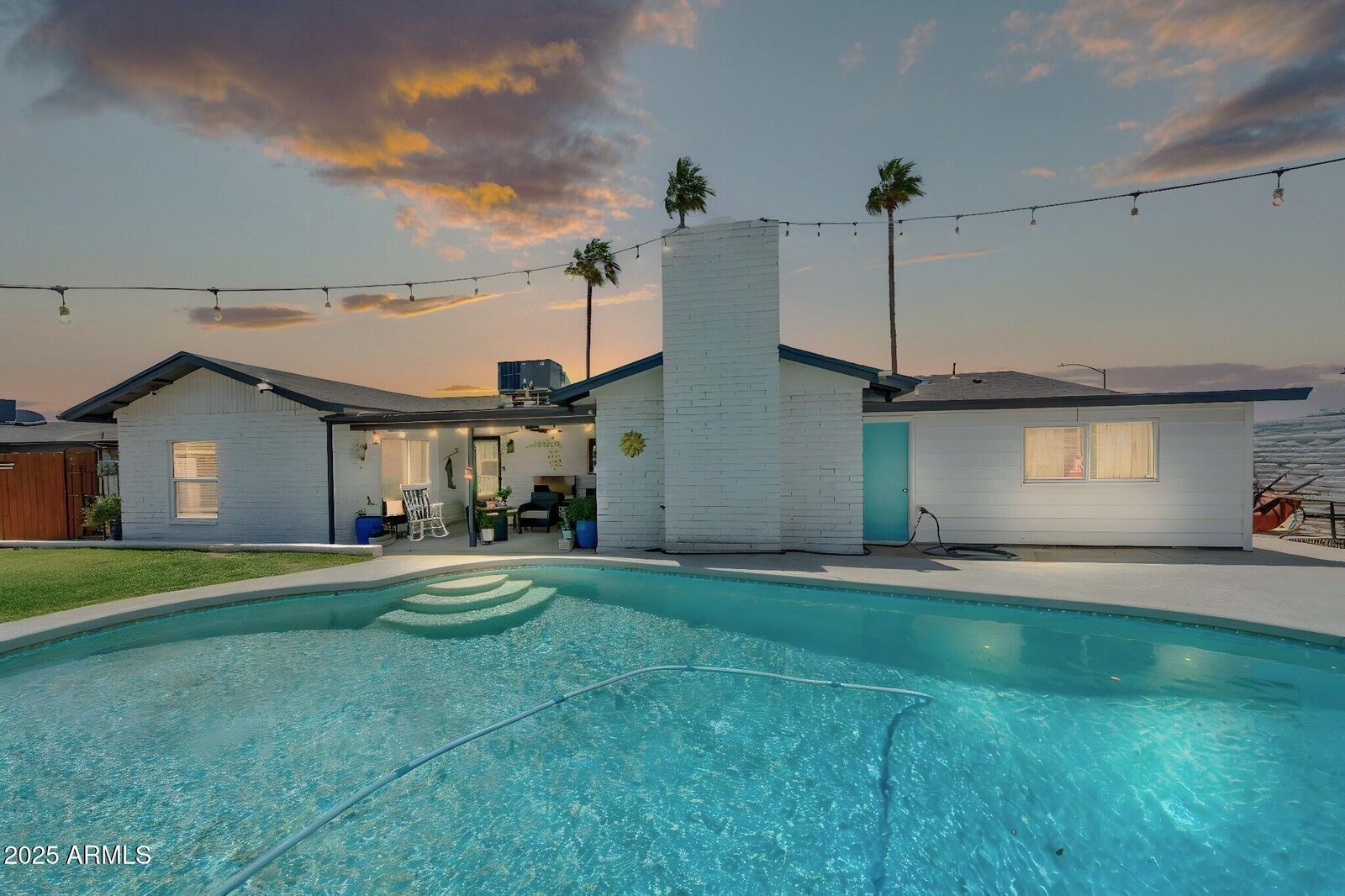 Property Photo: 2820 E Surrey Avenue AZ 85032