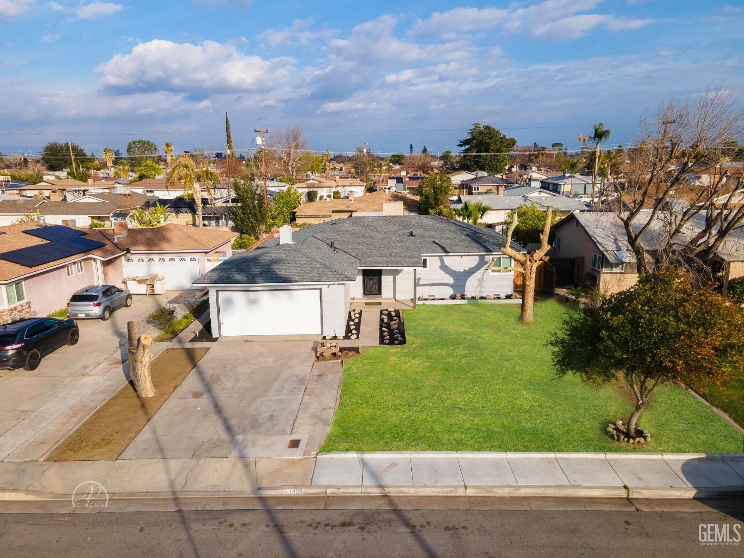 Property Photo: 1800 Hughes Lane CA 93304