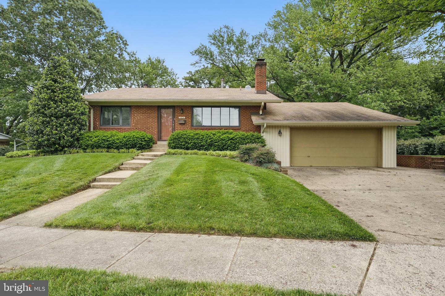 Property Photo: 10419 Darby Street VA 22030