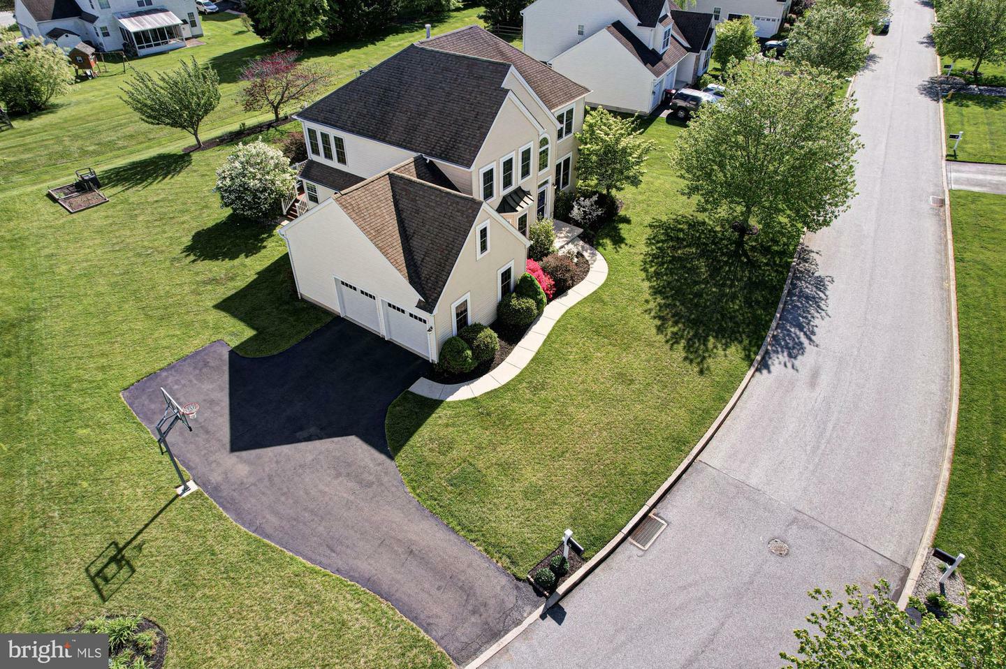 Property Photo: 10 Allsmeer Drive PA 19390