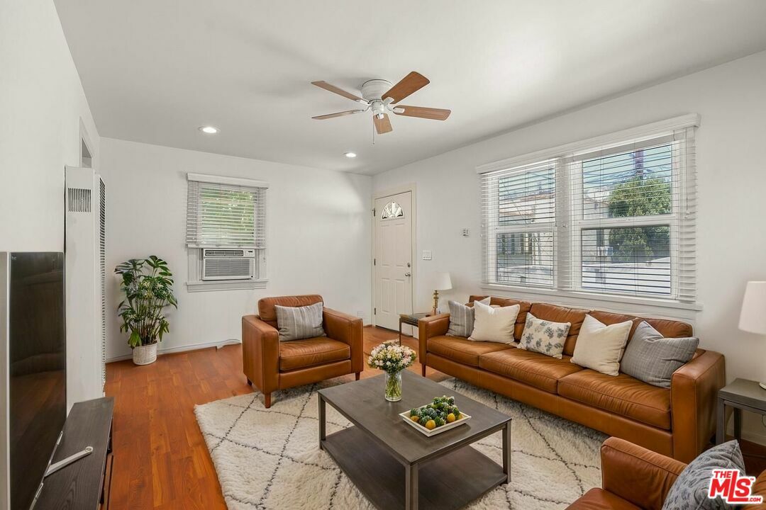 Property Photo: 1043 1/2 N La Jolla Ave CA 90046