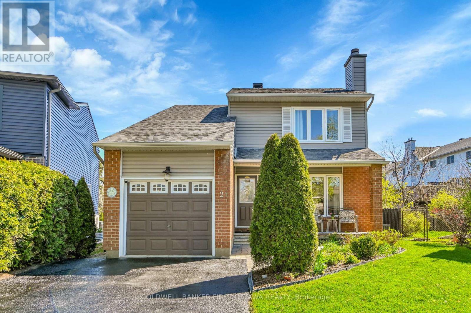 Photo de la propriété: 21 Tammela Court ON K1T 2E7