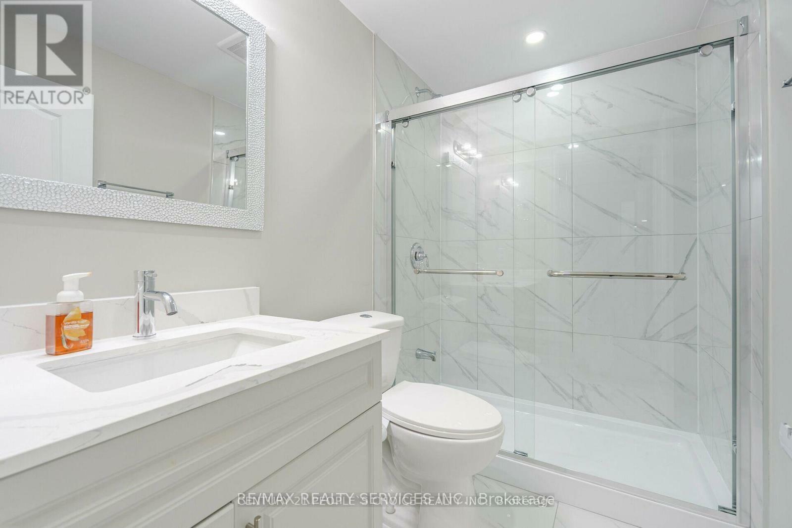 Photo de la propriété: 53 Ash Hill Avenue ON L7C 4E8