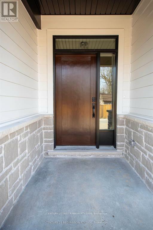 Property Photo: 430 North Head Street North 6 ON N7G 2K2