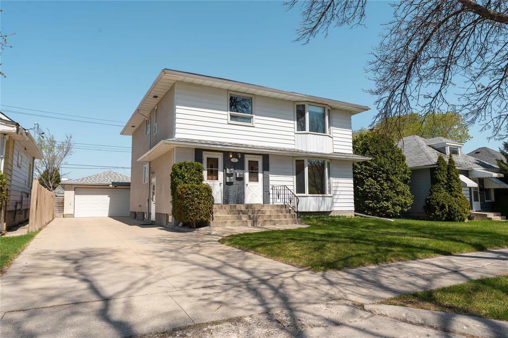 347 Winterton Avenue  Winnipeg MB R2K 1K3 photo