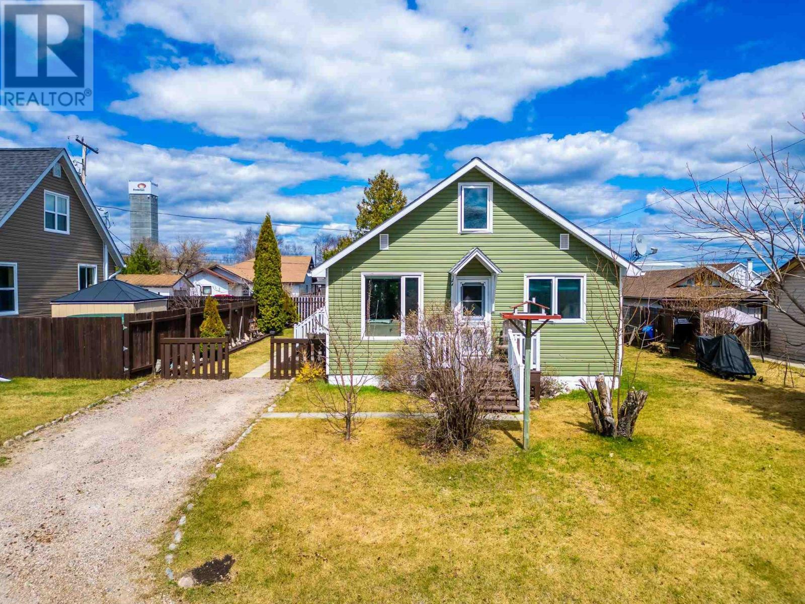 Photo de la propriété: 17 Macintosh St ON P0V 1L0