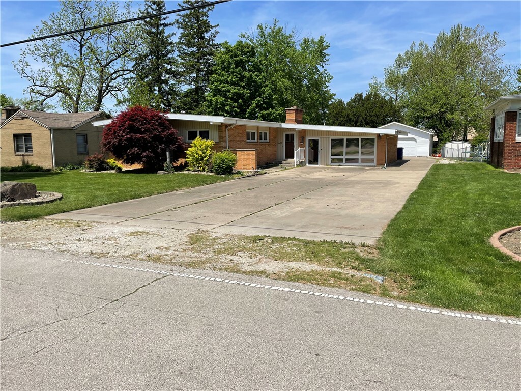 226 E Maryland Heights Road  Decatur IL 62526 photo