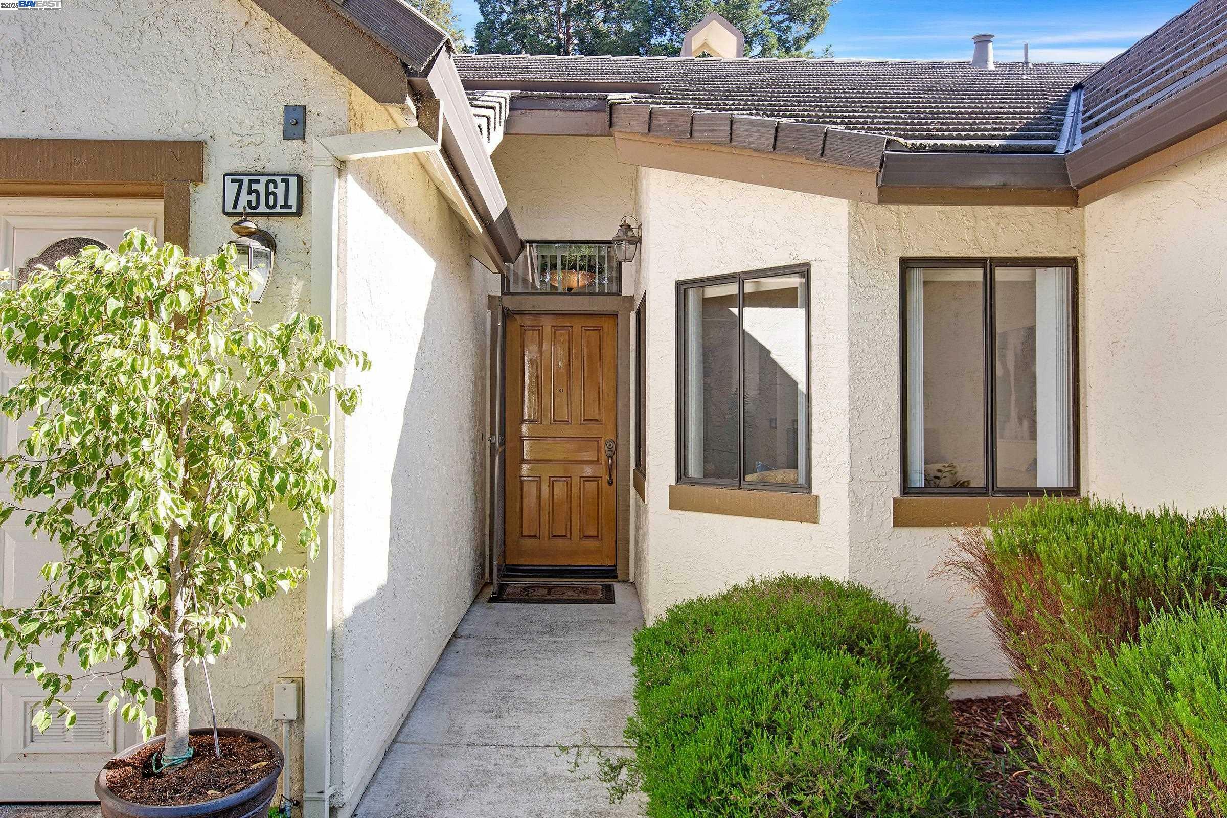 Property Photo: 7561 Helmsdale Ct CA 95135
