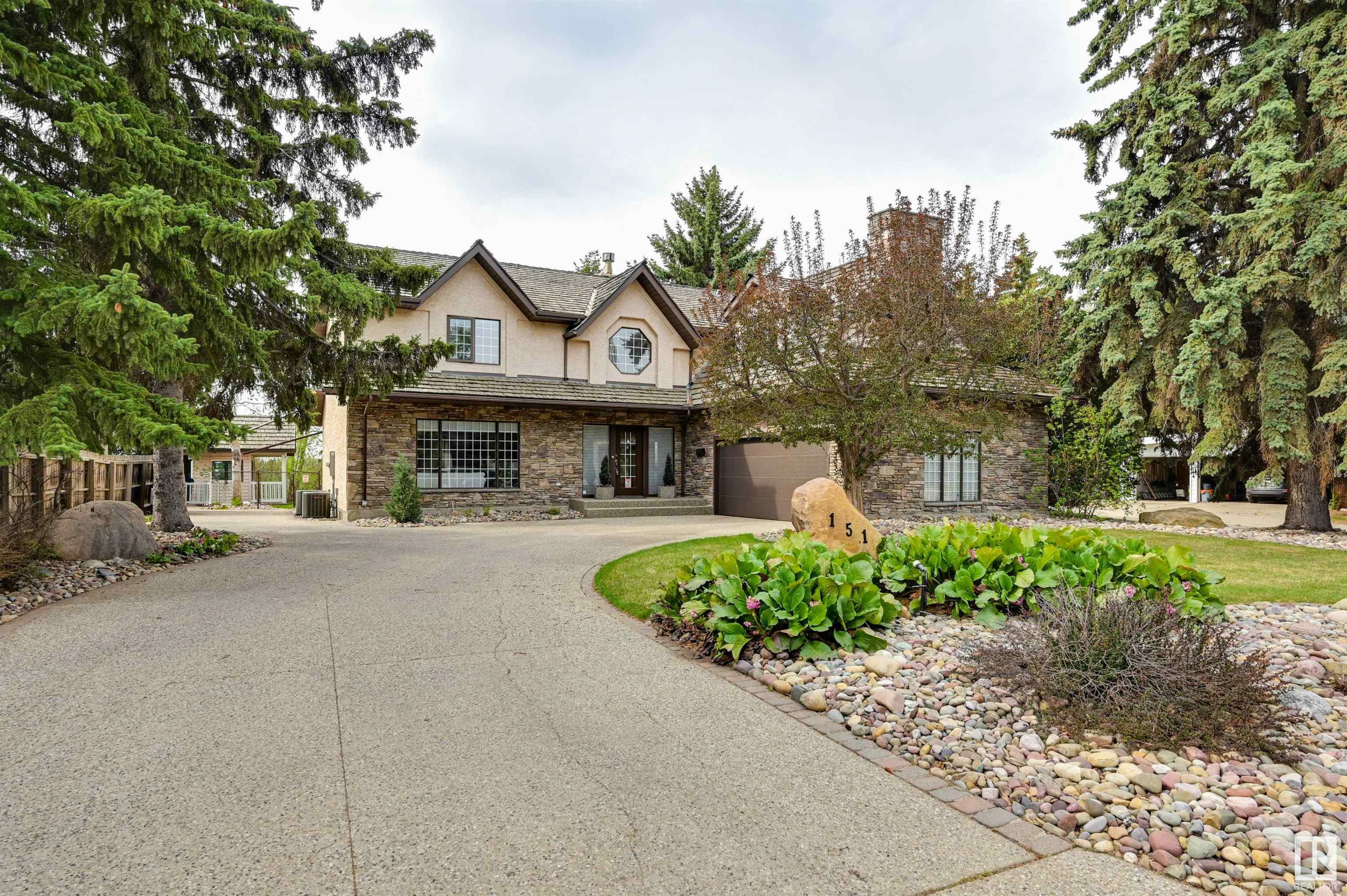 Photo de la propriété: 151 Quesnell Crescent NW AB T5R 5P1