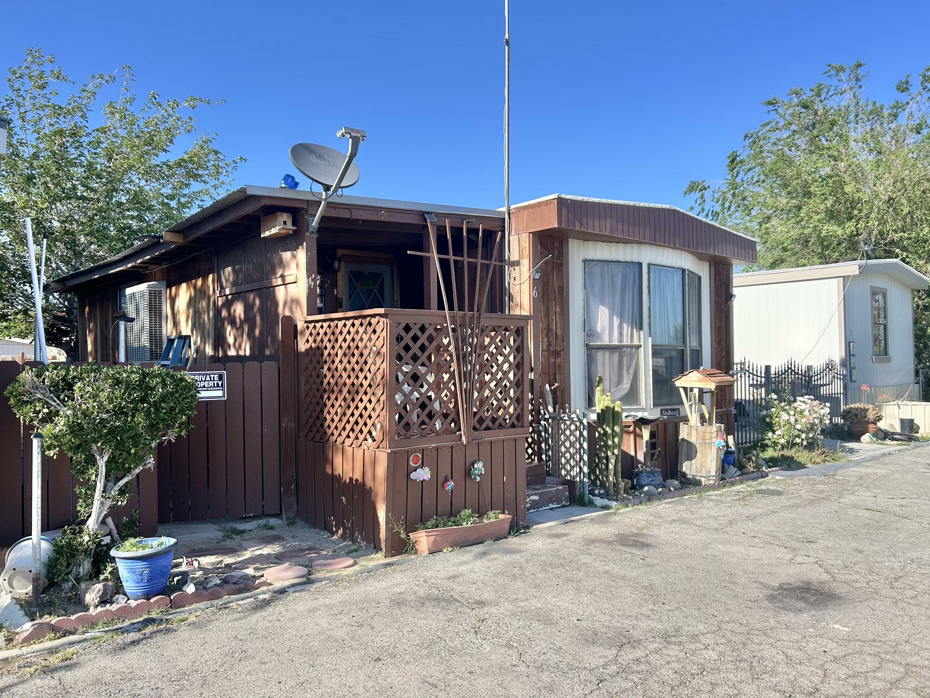Property Photo: 470 W 20th Street 06 CA 93560