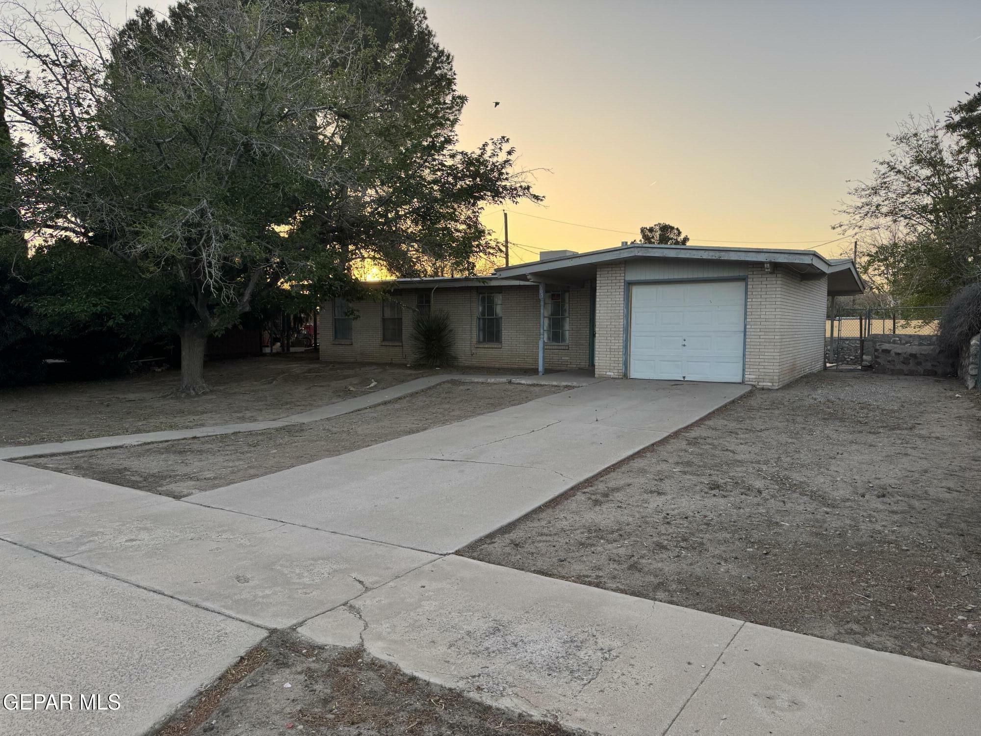 Property Photo: 305 Corvena Way TX 79922