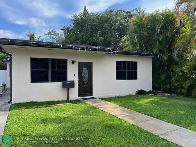 Property Photo: 2411 Adams St FL 33020