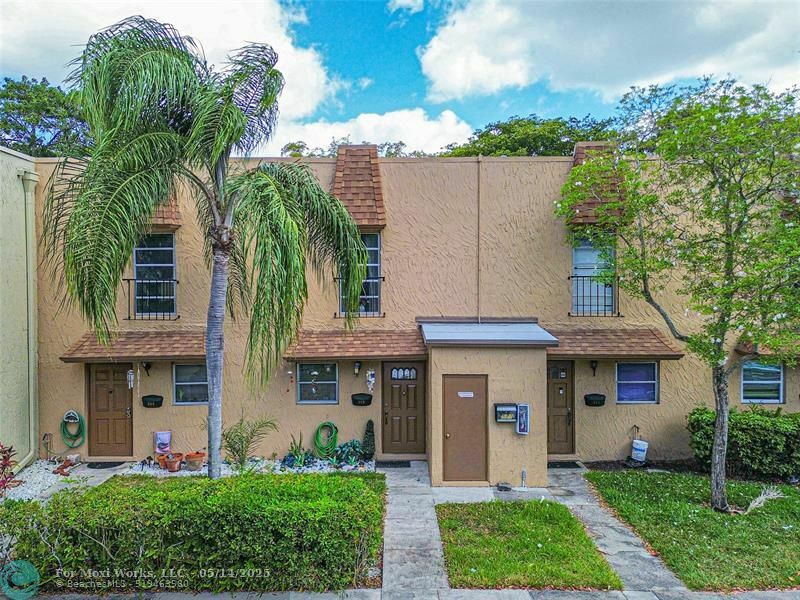 Property Photo: 513 N Pine Island Rd 7 FL 33324