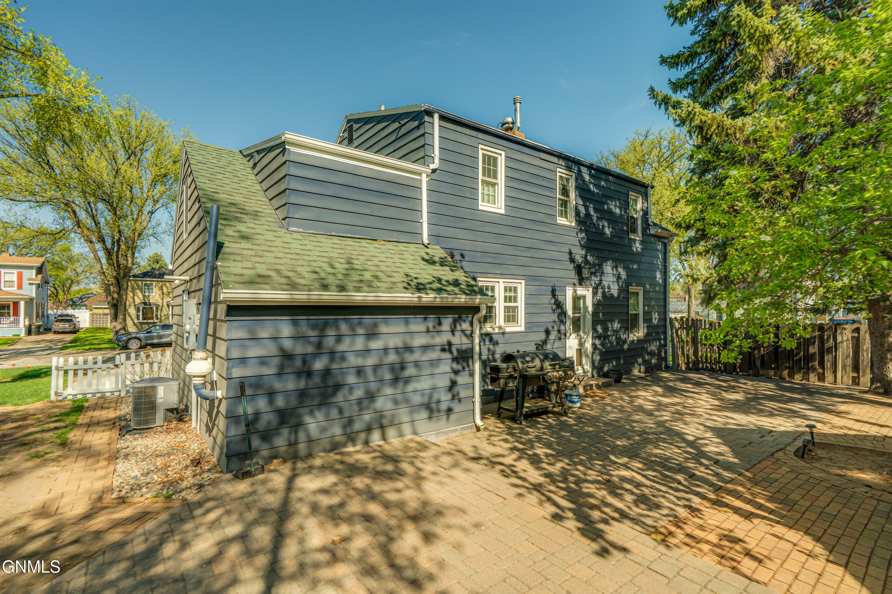 Property Photo: 623 Raymond Street ND 58501