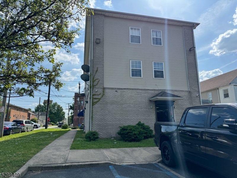 Property Photo: 1427 S Wood Ave NJ 07036