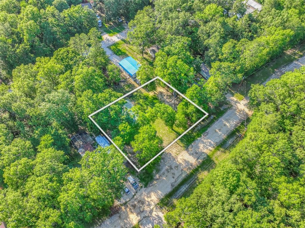 Property Photo: 179 Somerset TX 77351