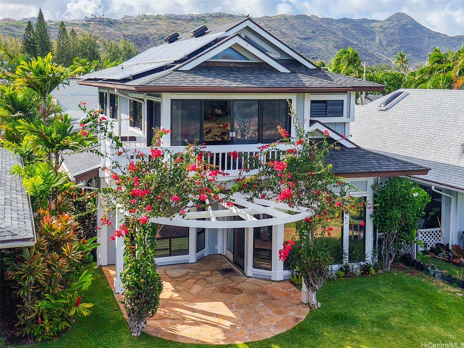 Property Photo: 382 Kuanalu Place HI 96825