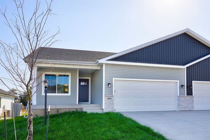 Property Photo:  6565 NE 11th Court  IA 50313 