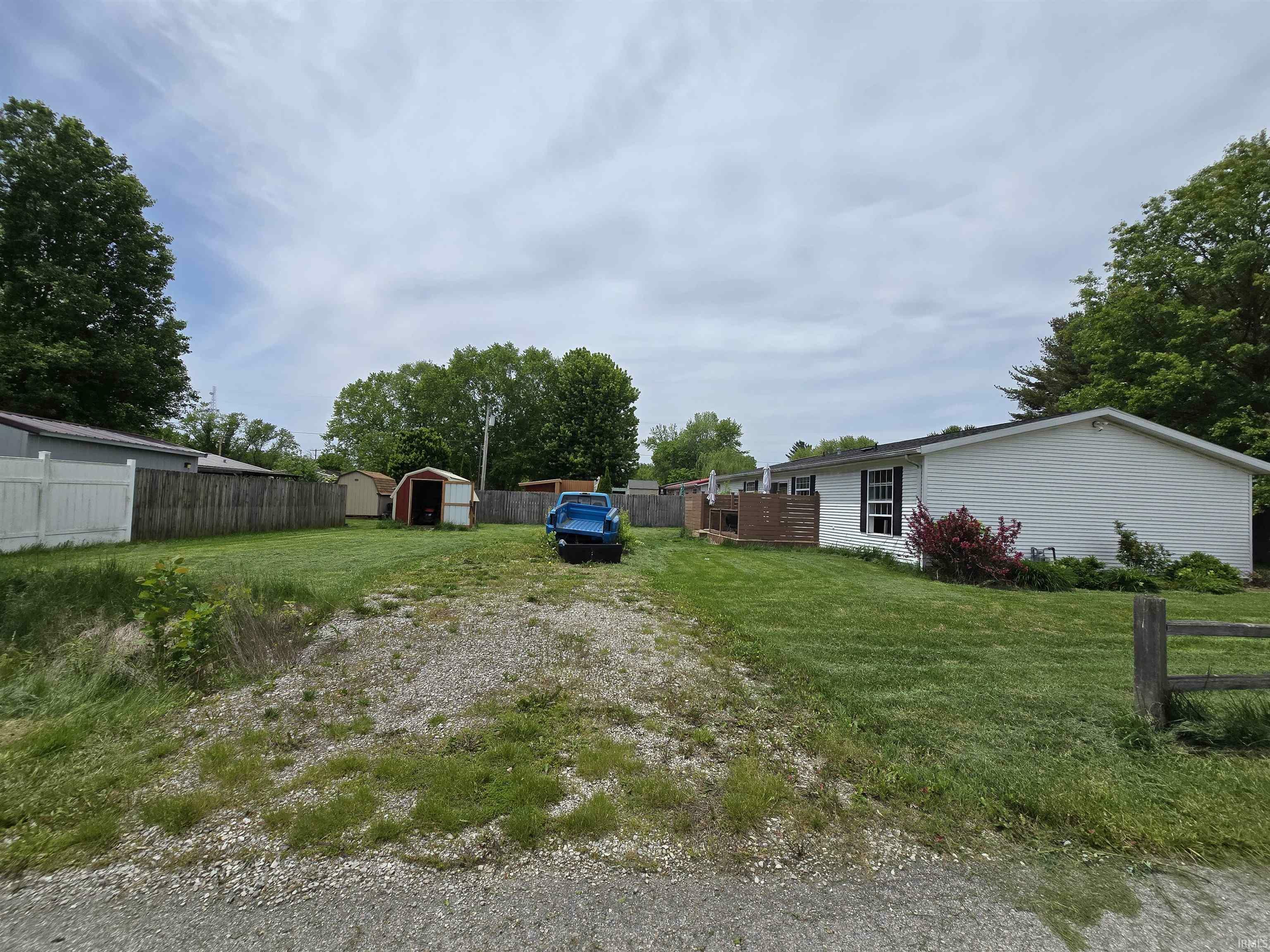 Property Photo: 915 E Kentucky Street IN 47670-3066