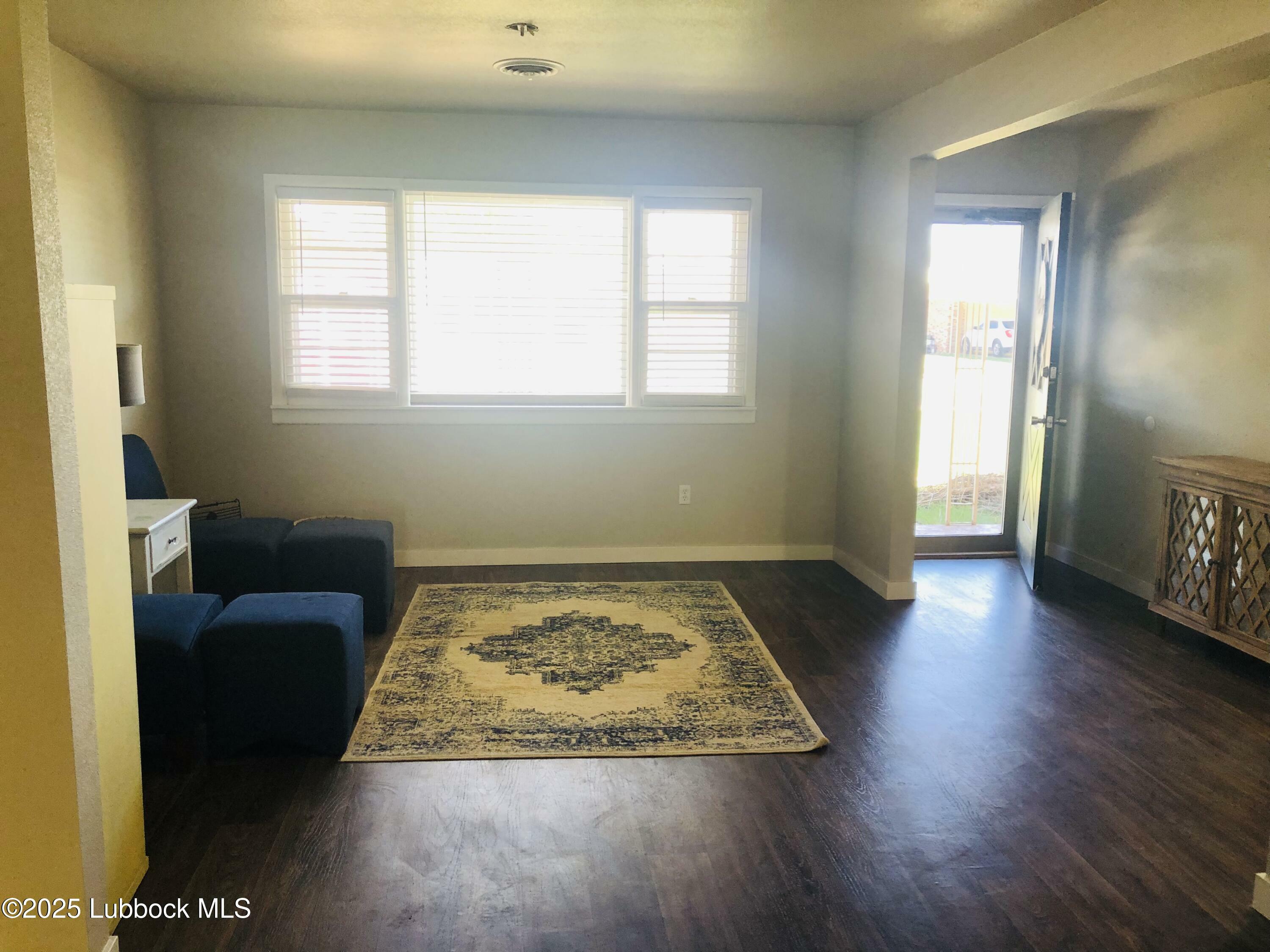 Property Photo: 704 E Hayes Avenue TX 79346