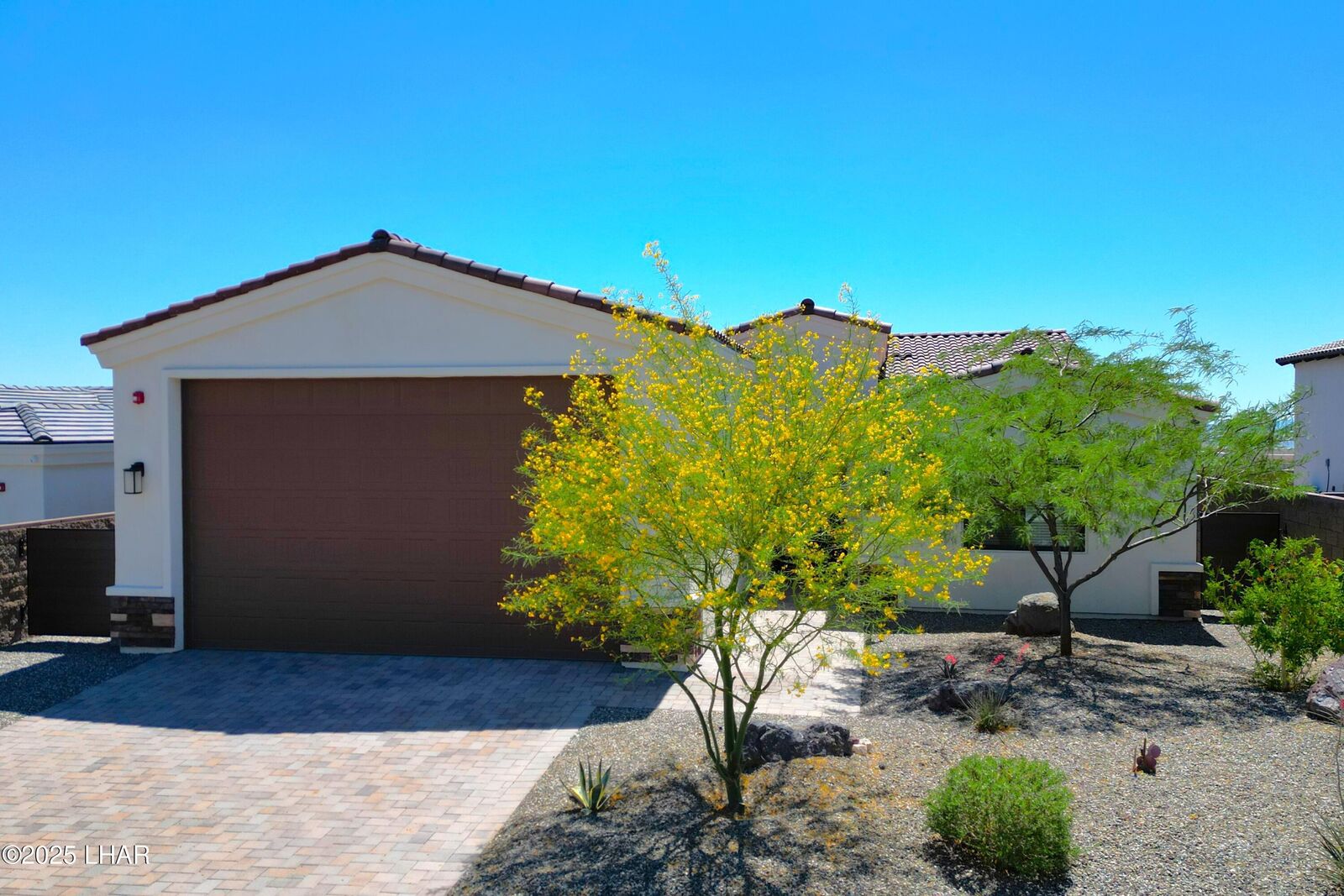 Property Photo: 8016 Corte De Las Arboles AZ 86406