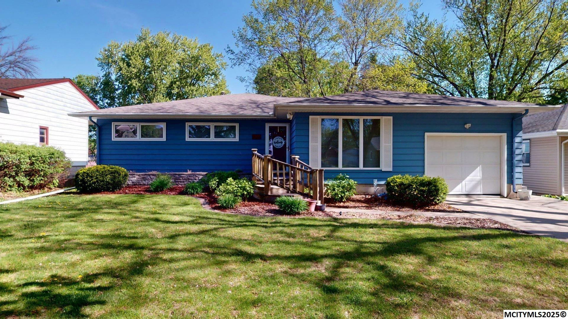 Property Photo: 920 14th SE IA 50401