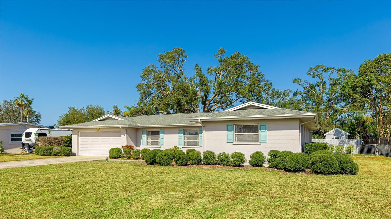 Property Photo:  5706 10th Avenue Dr W  FL 34209 