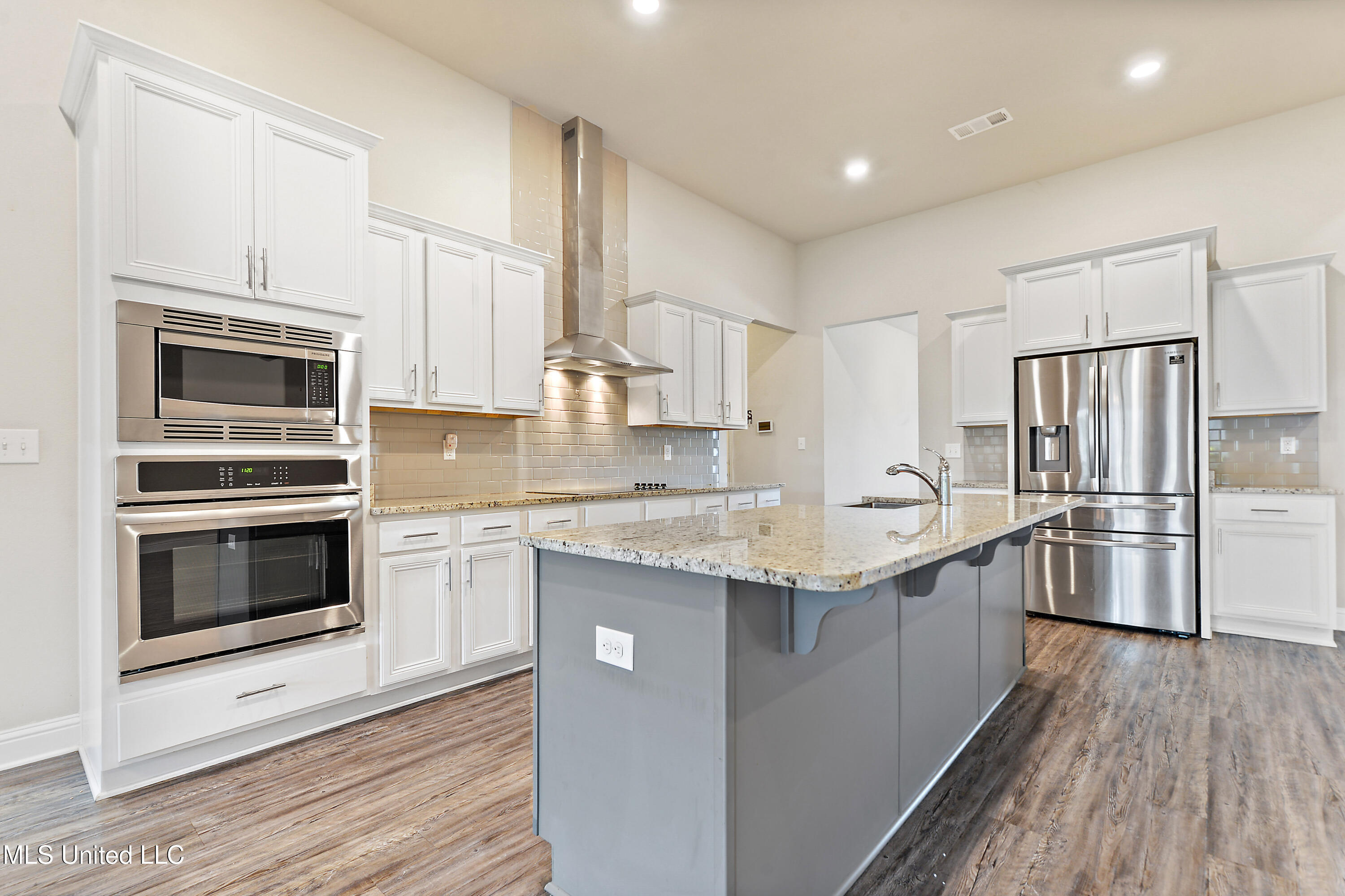 Property Photo: 10620 Chapelwood Drive MS 39503