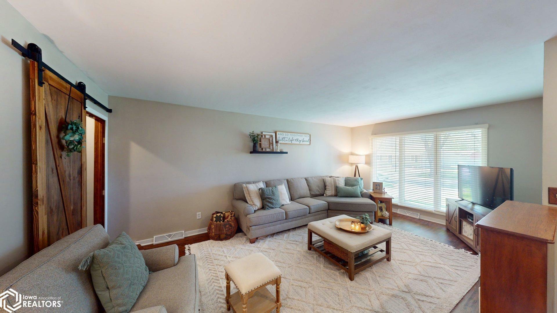 Property Photo: 920 14th St IA 50401