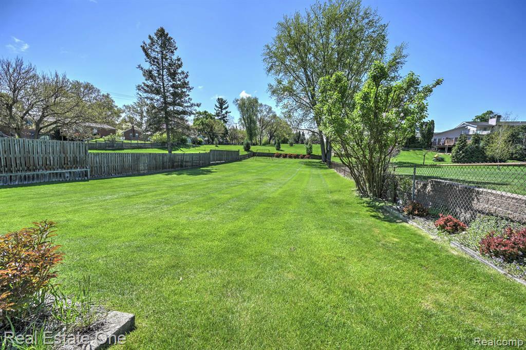 Property Photo: 390 Red Oak Lane MI 48307 1550
